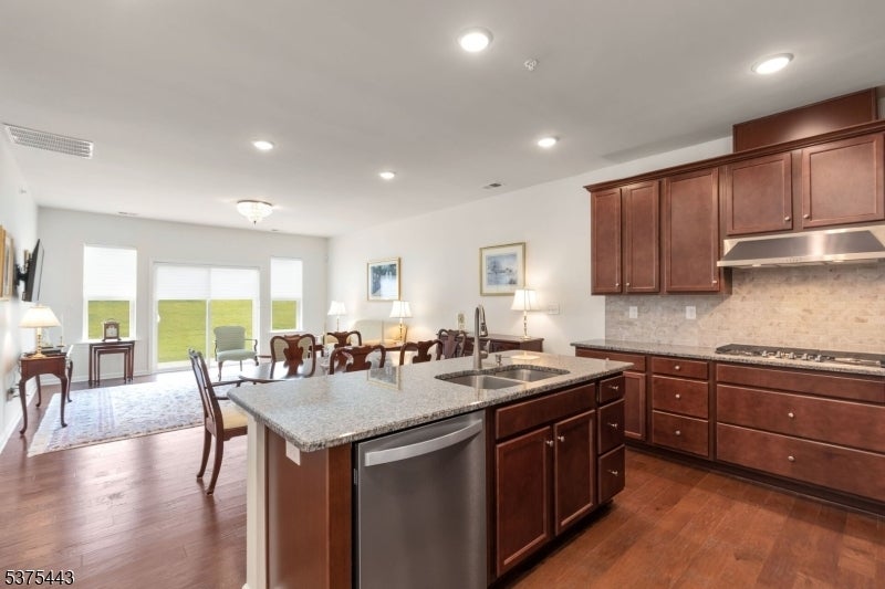 Photo of Listing #3979532