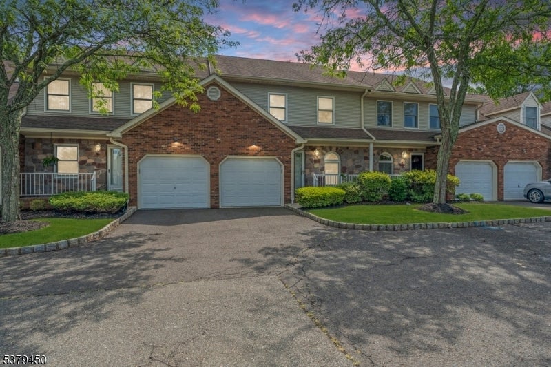 Photo of Listing #3982169