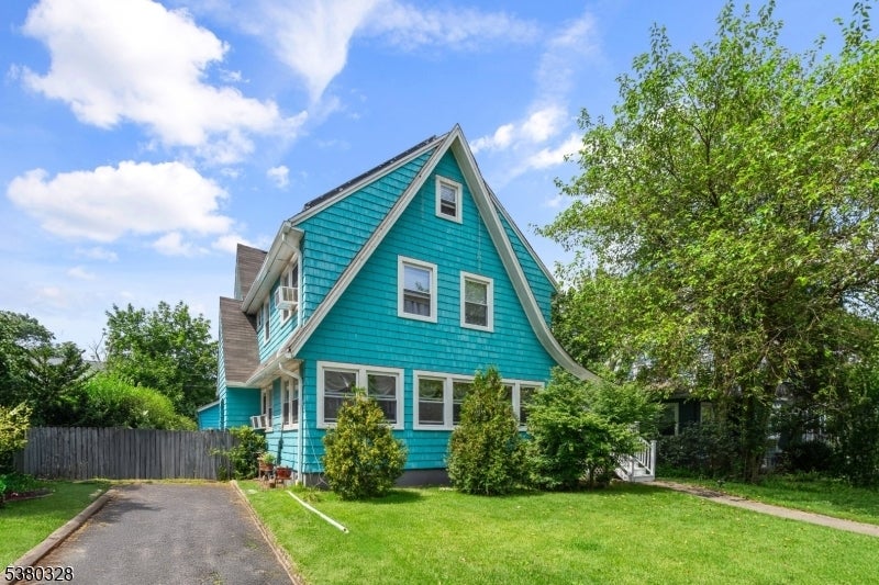 17 University Court, South Orange Village Twp.