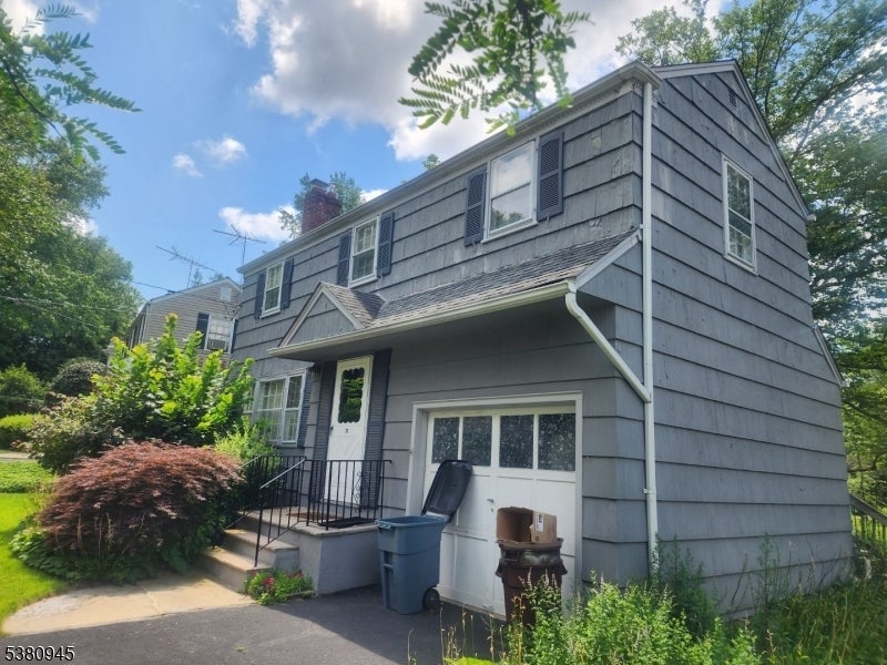 172 Colonial Road, Summit City