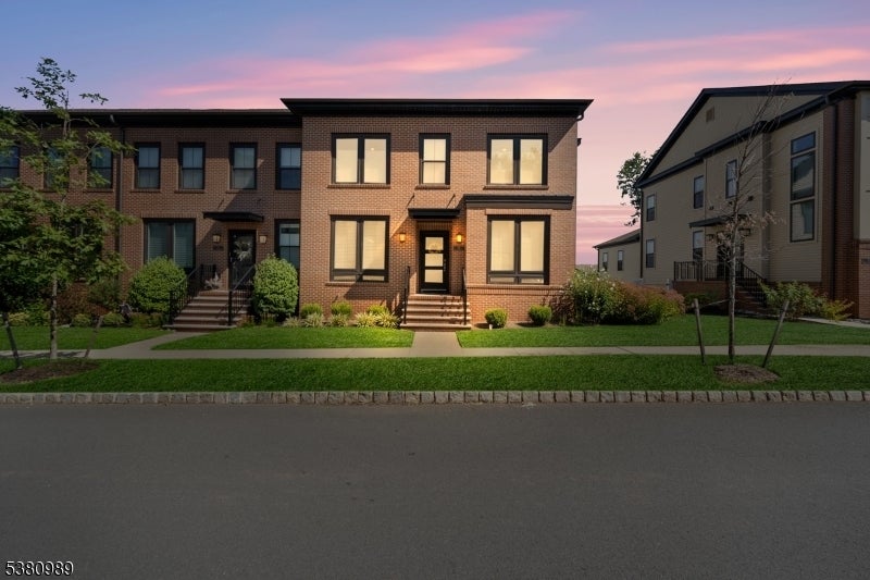 Photo of Listing #3984177