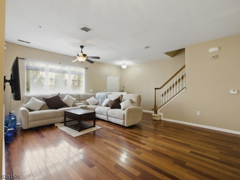Photo of Listing #3984181