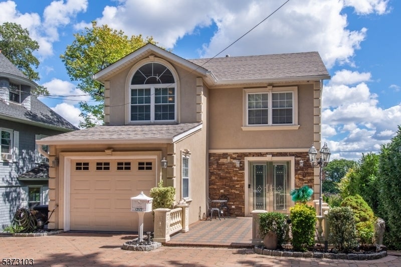 Photo of Listing #3984469