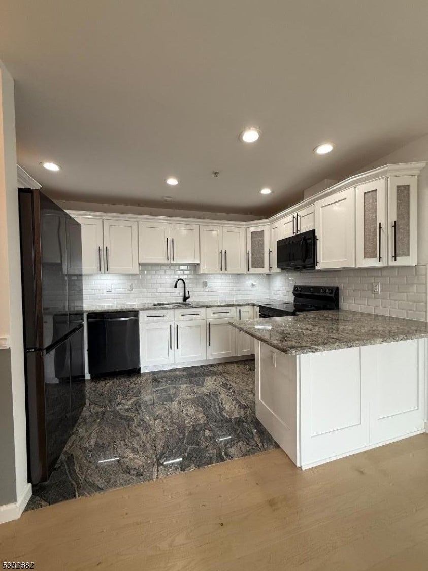 Photo of Listing #3984923