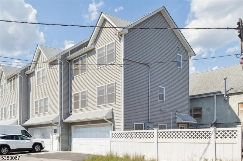 Photo of Listing #3985343