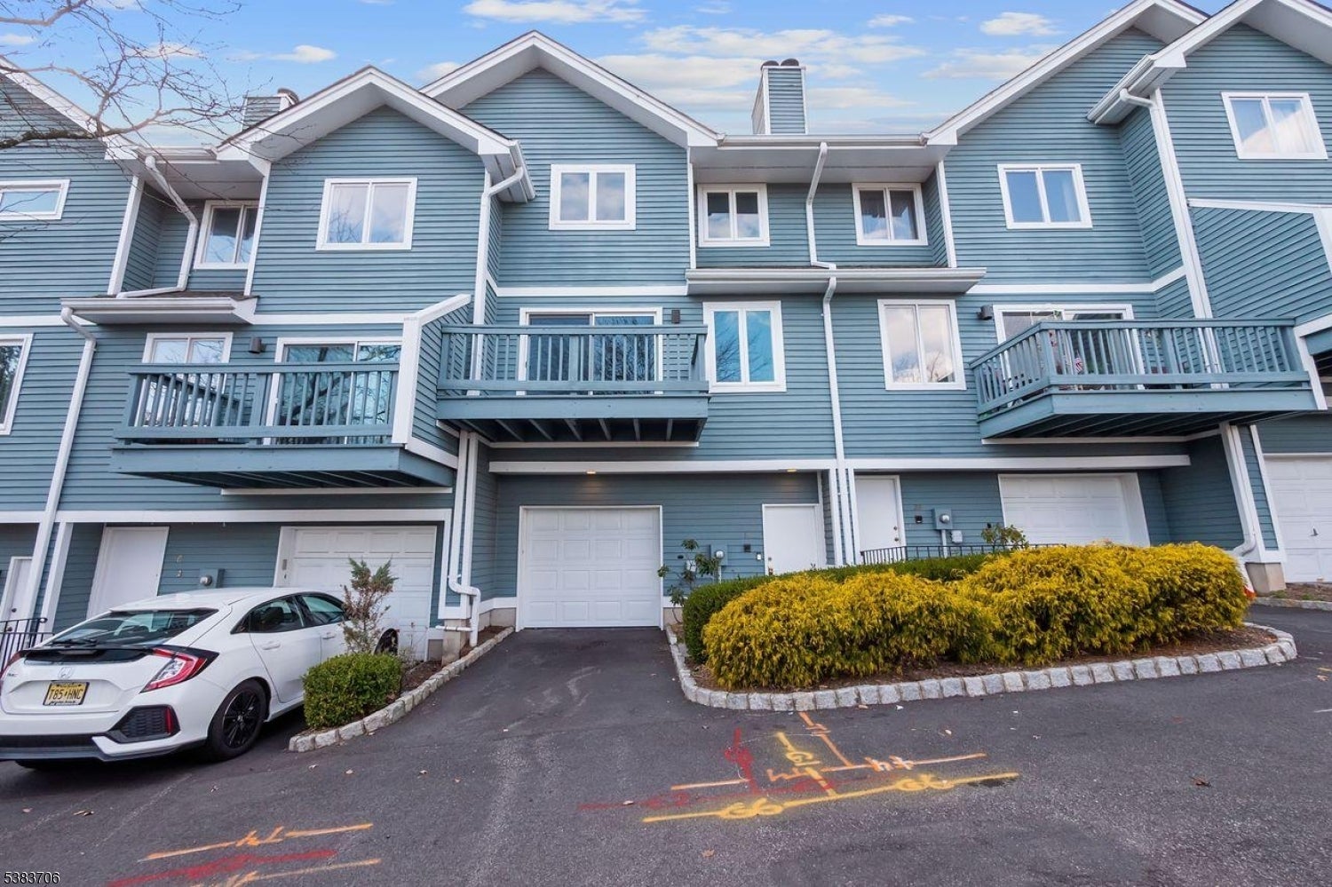 Photo of Listing #3986057