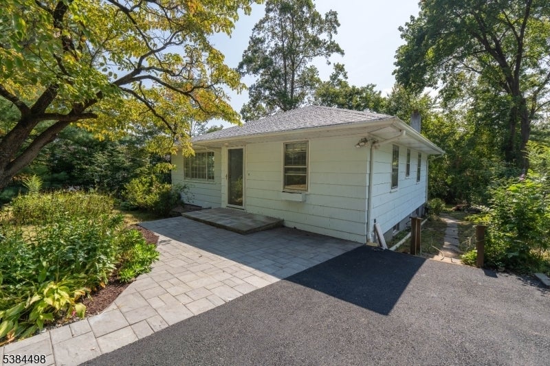 183 Long Hill Rd, Long Hill Twp.