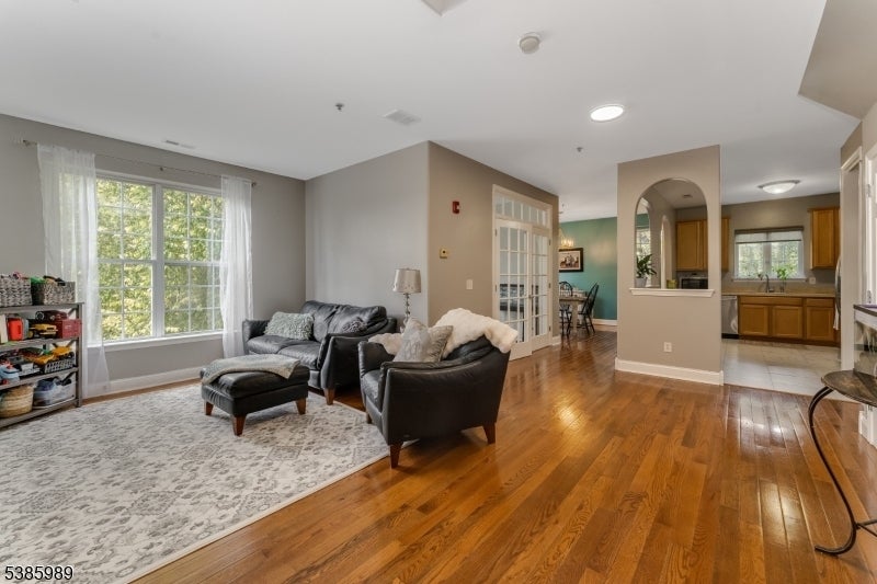 Photo of Listing #3987885