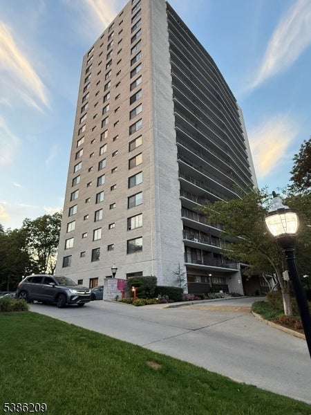 Photo of Listing #3988146