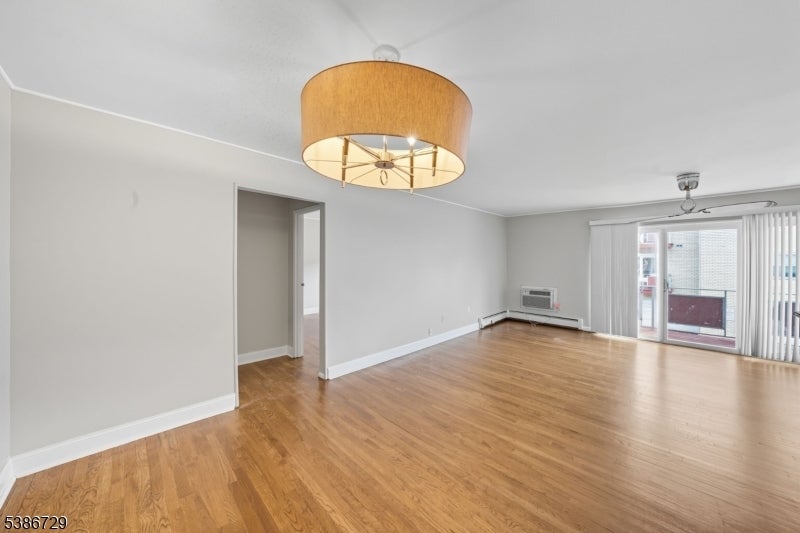 Photo of Listing #3988526