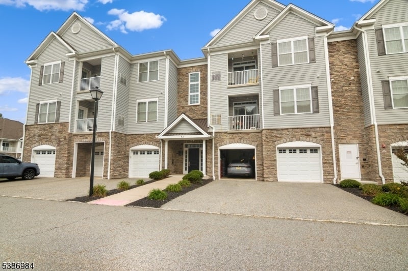 Photo of Listing #3988747