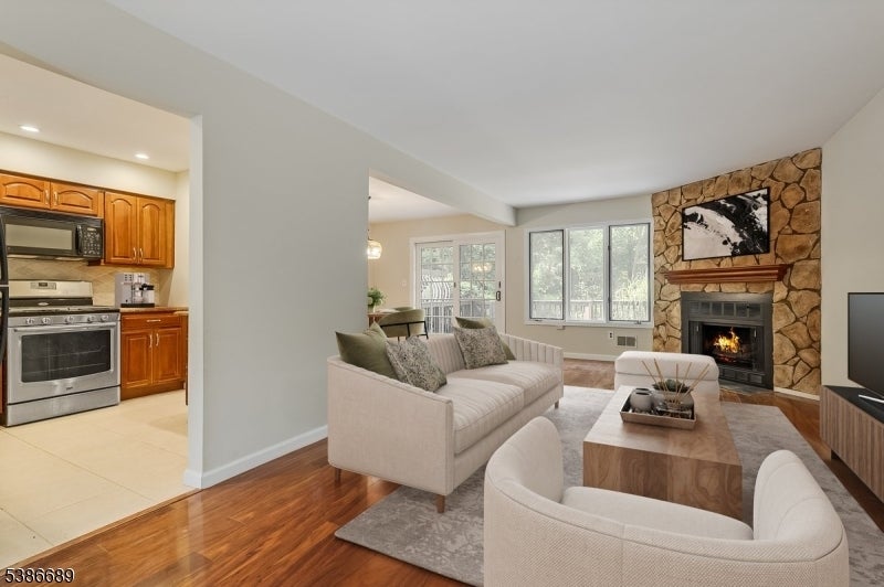 Photo of Listing #3988923