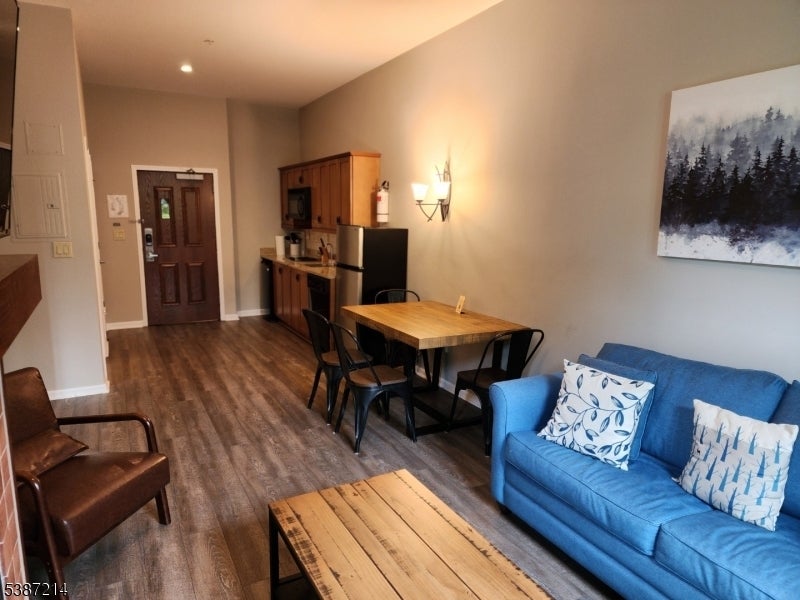 Photo of Listing #3989027