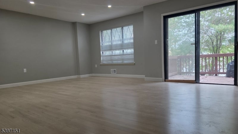 Photo of Listing #3989157