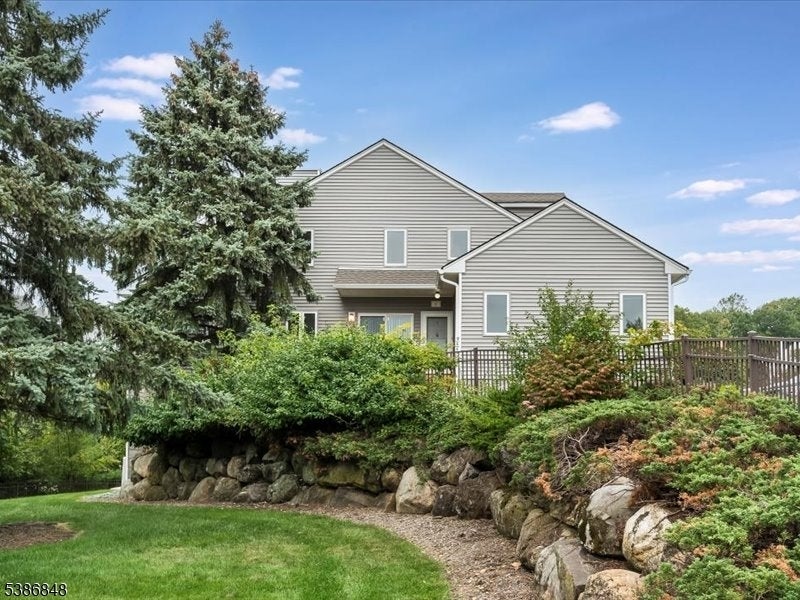 Photo of Listing #3989349