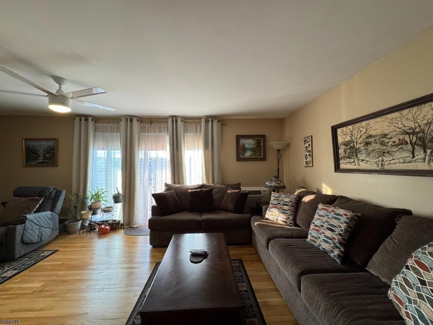 Photo of Listing #3989489