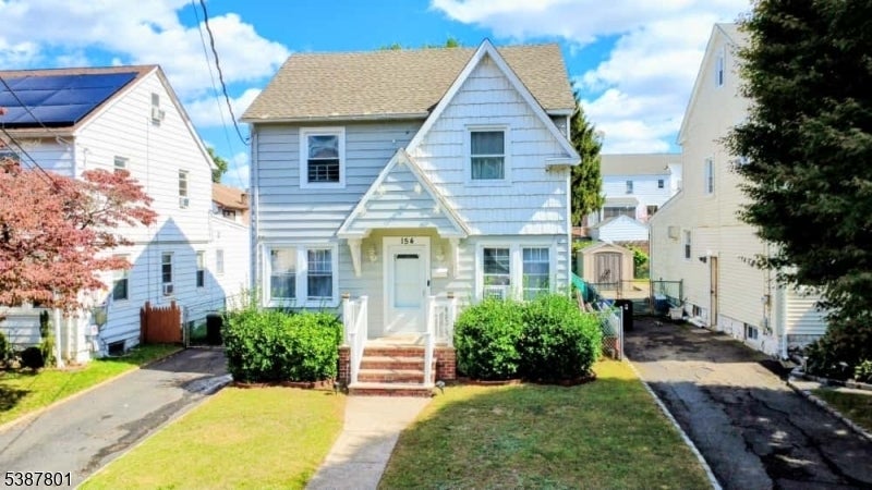 154 Carpenter St, Belleville Twp.