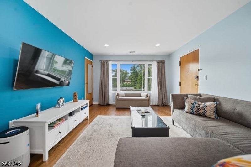 253 Park Avenue, Rutherford Boro