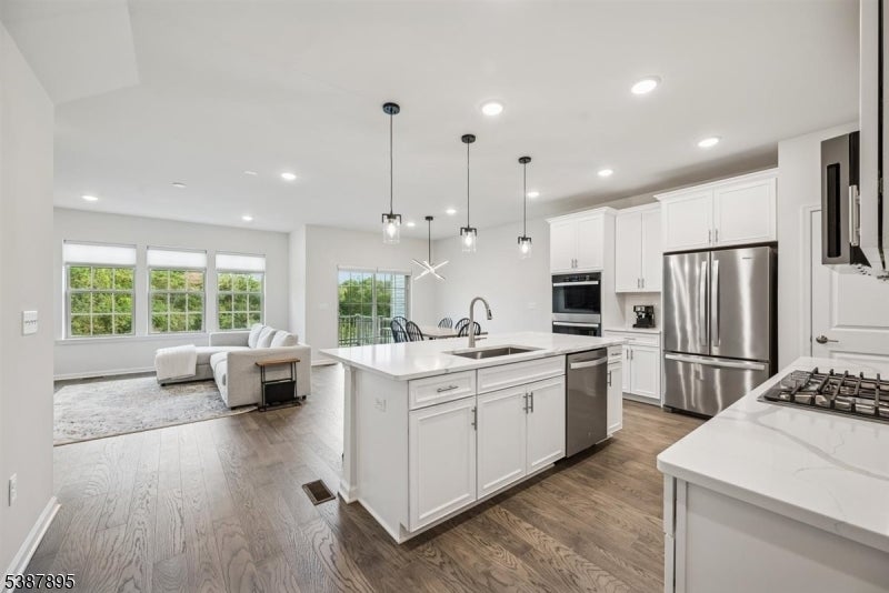 Photo of Listing #3990260