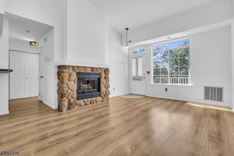 Photo of Listing #3991297