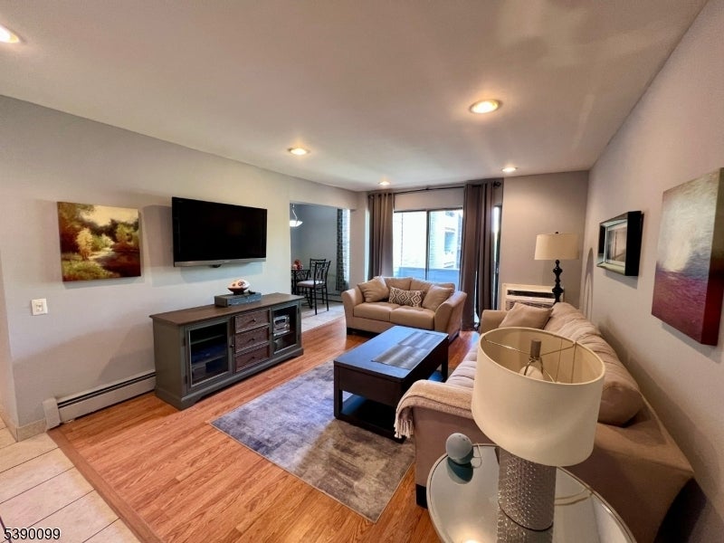 Photo of Listing #3991456