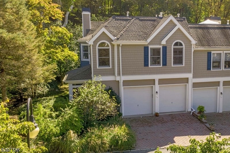 Photo of Listing #3991889