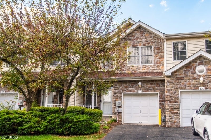 Photo of Listing #3992056