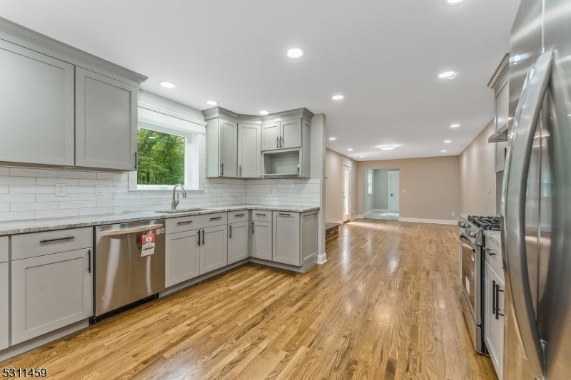 Photo of Listing #3992337