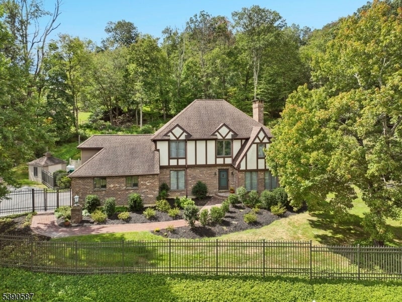 Photo of Listing #3992493