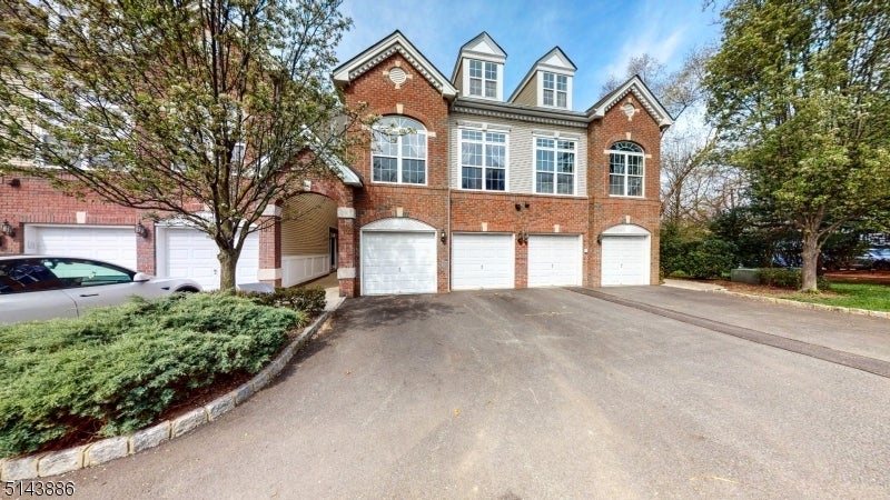 Photo of Listing #3992560