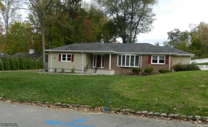 6 Crestwood Rd, Long Hill Twp.