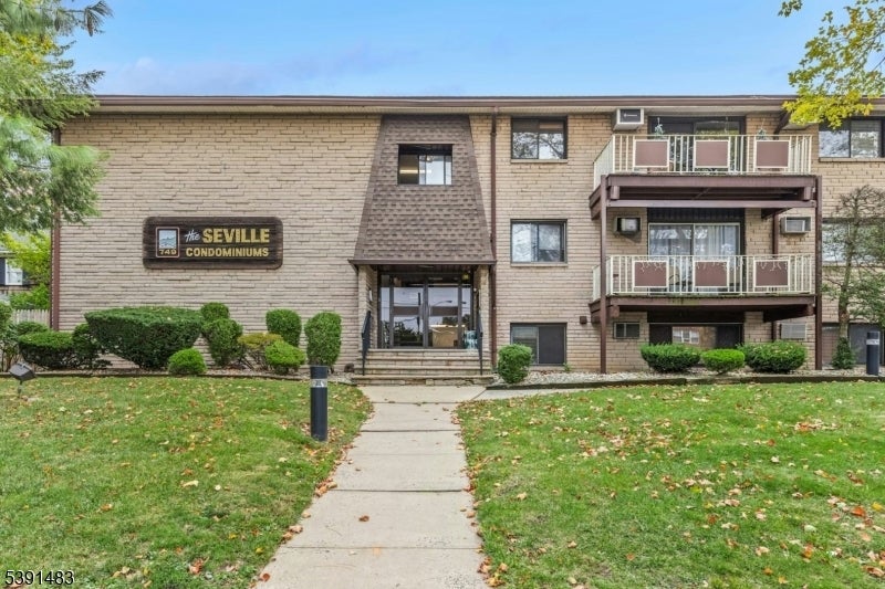 Photo of Listing #3992853