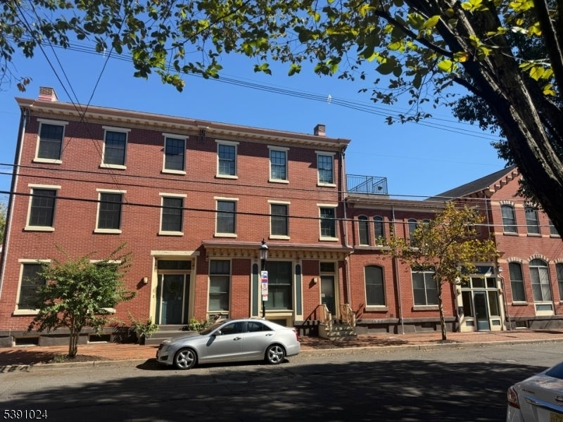 Photo of Listing #3992956