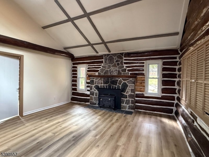 Photo of Listing #3993149