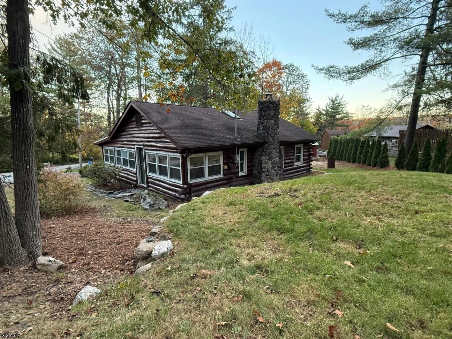 Photo of Listing #3993149