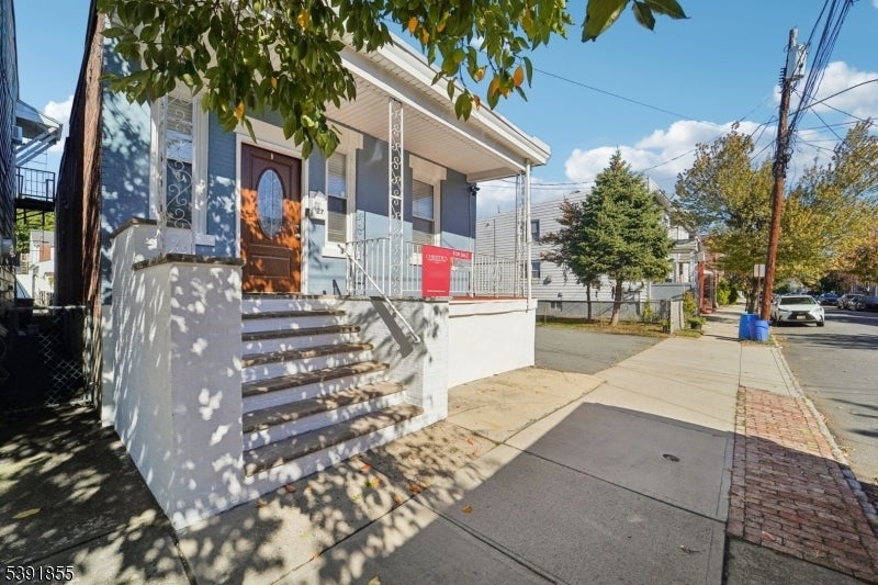 Photo of Listing #3993205