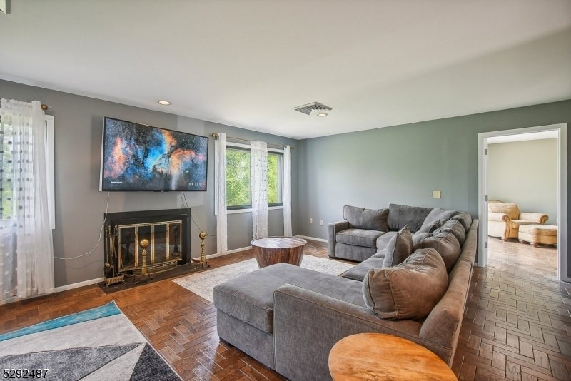 Photo of Listing #3993453