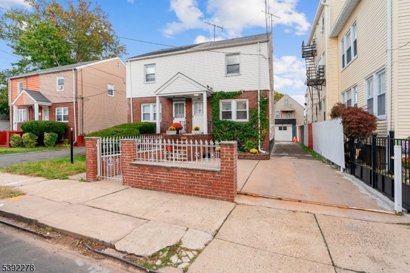 Photo of Listing #3993593