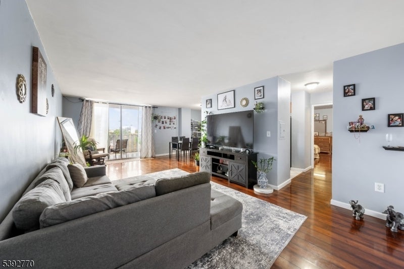 Photo of Listing #3993797