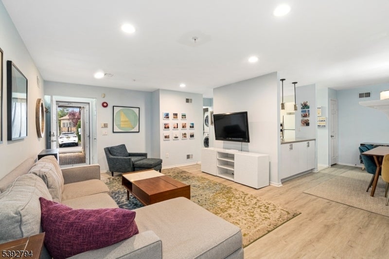 Photo of Listing #3994122