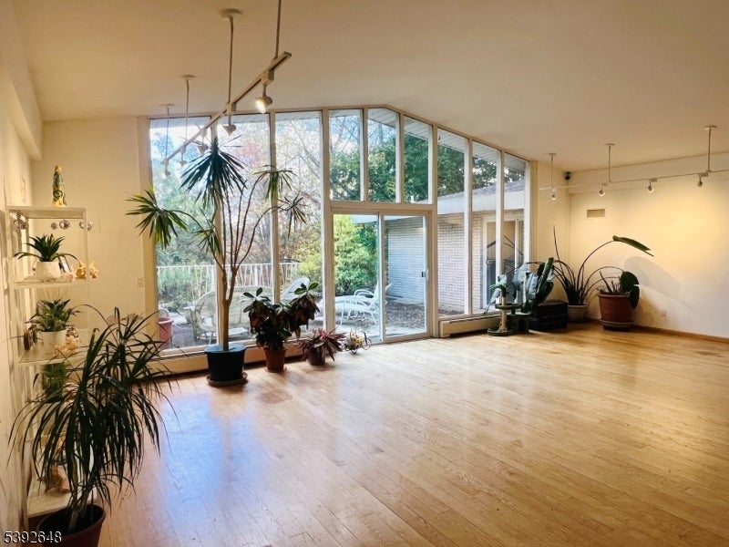 Photo of Listing #3994269