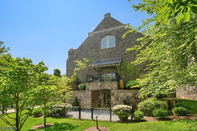 Photo of Listing #3994919