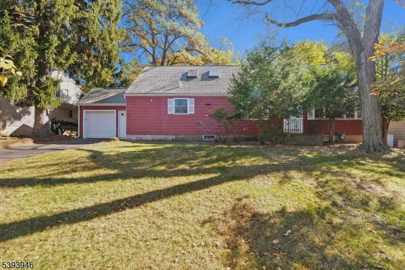 36 The Fairway, Cedar Grove Twp.