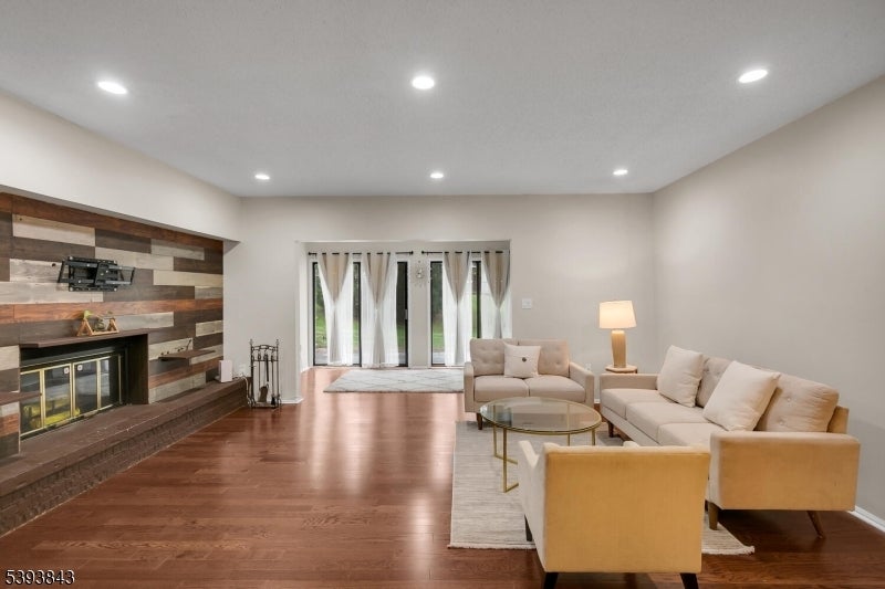 Photo of Listing #3994975