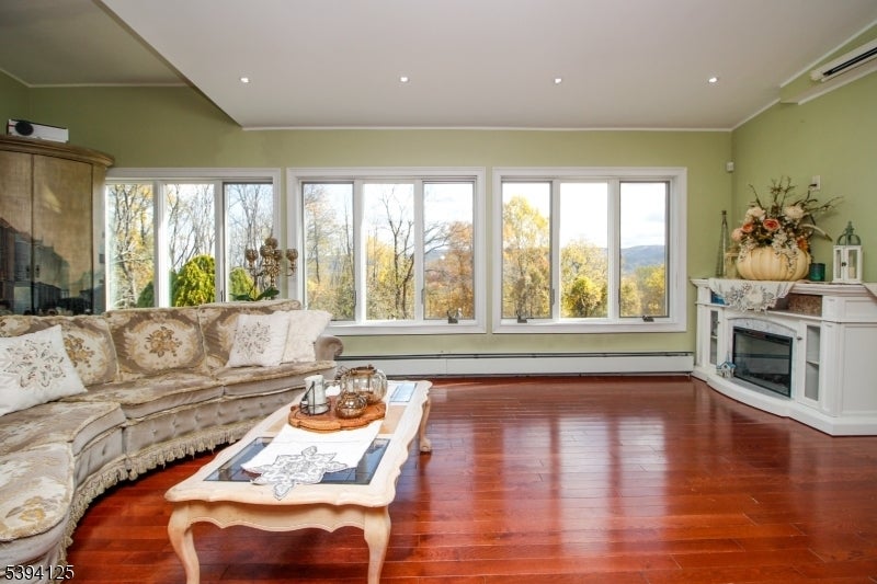 Photo of Listing #3995050