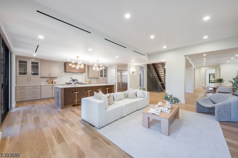 Photo of Listing #3995226