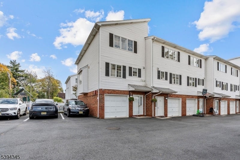 Photo of Listing #3995314