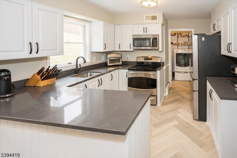 Photo of Listing #3995376