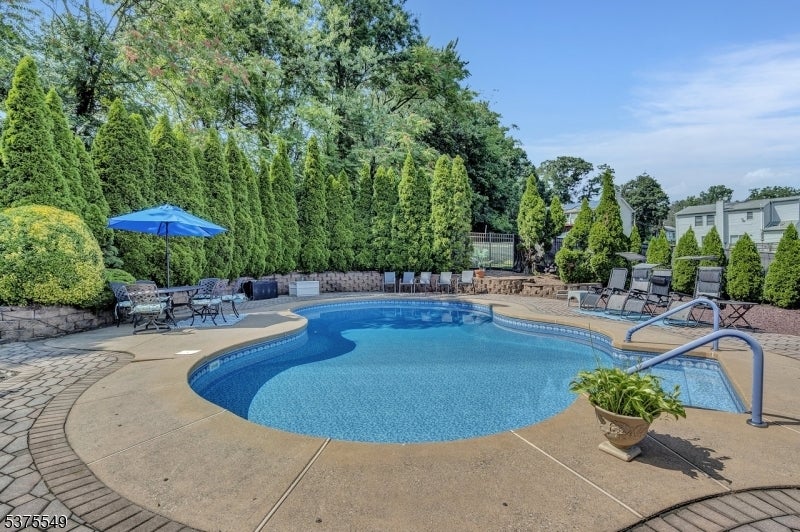 Photo of Listing #3995434