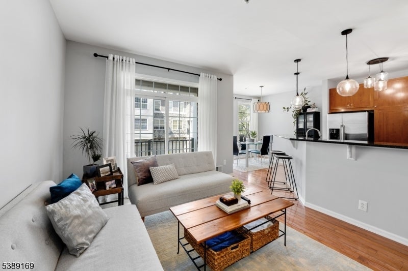 Photo of Listing #3995560